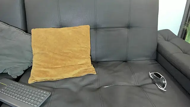 Lio      online show from February 2026 04:19:02 AM