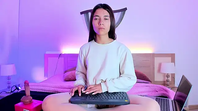 Snapshot of LiaJohnnson_ chatting on February 2026 04:10:02 AM LiaJohnnson online show from February 2026 04:10:02 AM