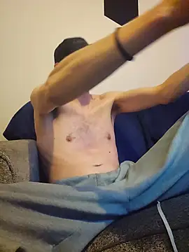 AERIALCLOVER online show from April 2026 07:22:01 AM