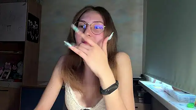 Snapshot of Miaaa_Moon chatting on June 2026 04:30:01 PM Miaaa Moon online show from June 2026 04:30:01 PM