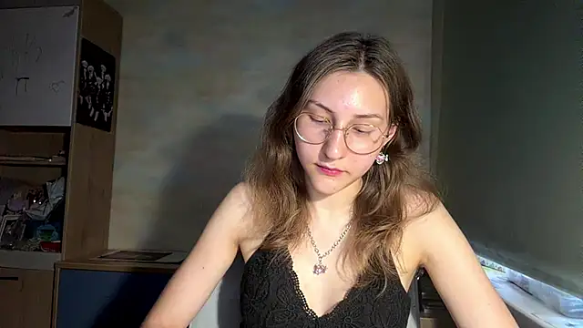 Snapshot of Miaaa_Moon chatting on June 2026 04:50:01 PM Miaaa Moon online show from June 2026 04:50:01 PM