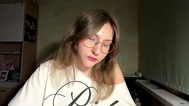 Miaaa Moon online show from May 2026 07:14:02 PM