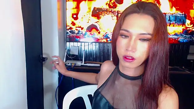 Snapshot of QueenAlisonfoxx chatting on May 2026 12:05:02 AM QueenAlisonfoxx online show from May 2026 12:05:02 AM