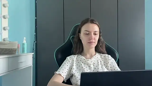 Snapshot of AndreeMerryman chatting on February 2026 01:03:02 AM AndreeMerryman online show from February 2026 01:03:02 AM