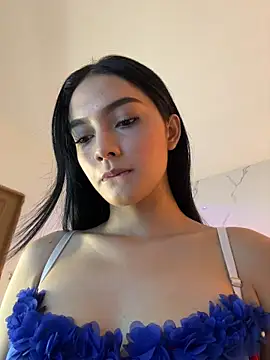 Doll Alaia  online show from February 2026 06:19:01 PM