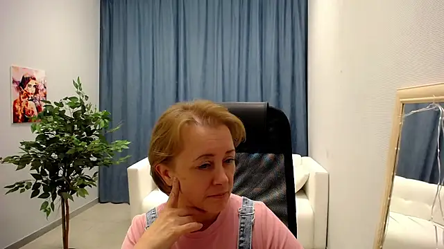 MONA W online show from May 2026 11:06:01 AM