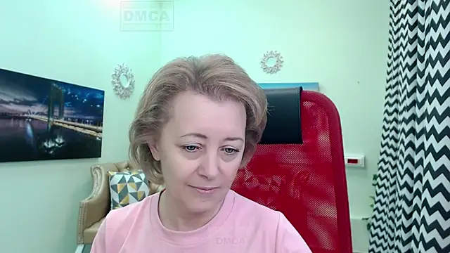 MONA W online show from May 2026 09:47:01 AM