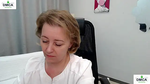 Snapshot of MONA_W chatting on February 2026 11:45:01 AM MONA W online show from February 2026 11:45:01 AM