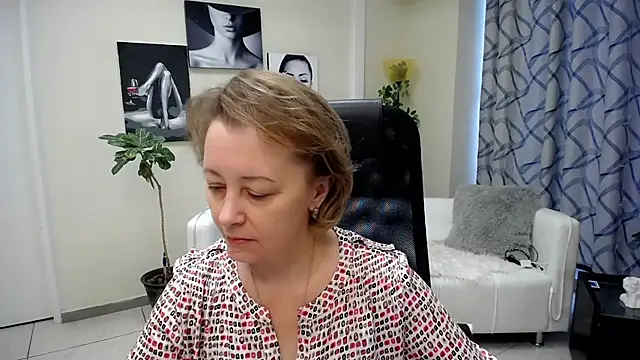 Snapshot of MONA_W chatting on February 2026 06:22:01 AM MONA W online show from February 2026 06:22:01 AM