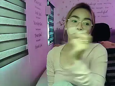 Snapshot of sangkissed92 chatting on March 2026 04:23:02 AM sangkissed92 online show from March 2026 04:23:02 AM