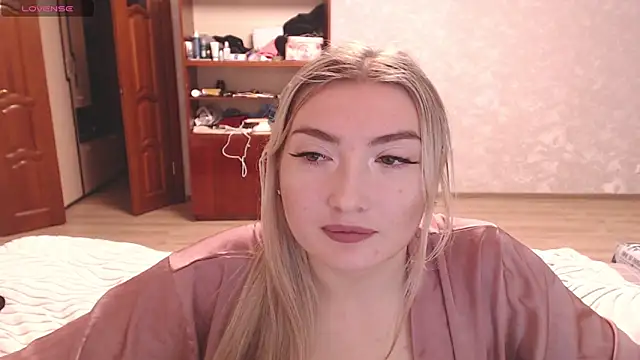 Snapshot of MiraRoy chatting on February 2026 03:43:02 PM MiraRoy online show from February 2026 03:43:02 PM