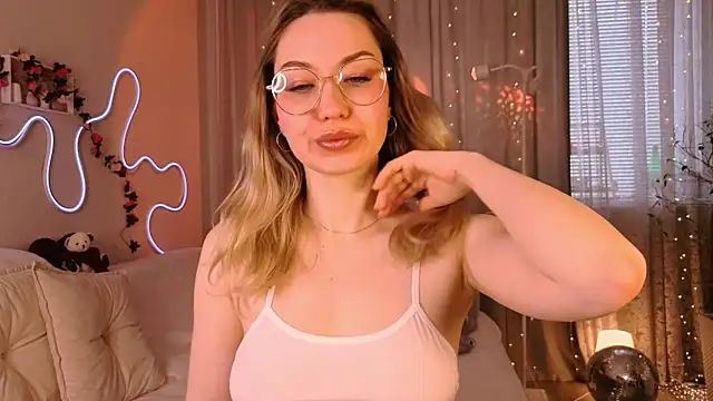 lusciousslily online show from April 2026 04:41:02 AM