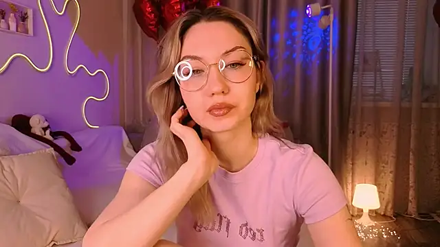 lusciousslily online show from February 2026 01:38:01 AM