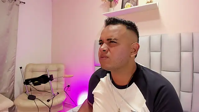 Snapshot of jay_kross1 chatting on February 2026 01:38:02 AM jay kross1 online show from February 2026 01:38:02 AM