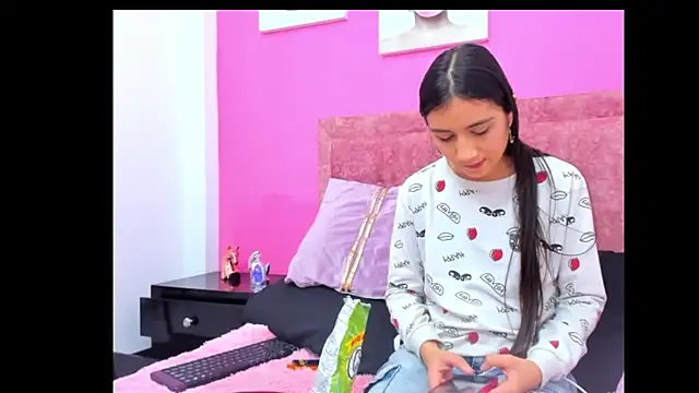 Vaiolletcooper online show from March 2026 02:44:02 PM