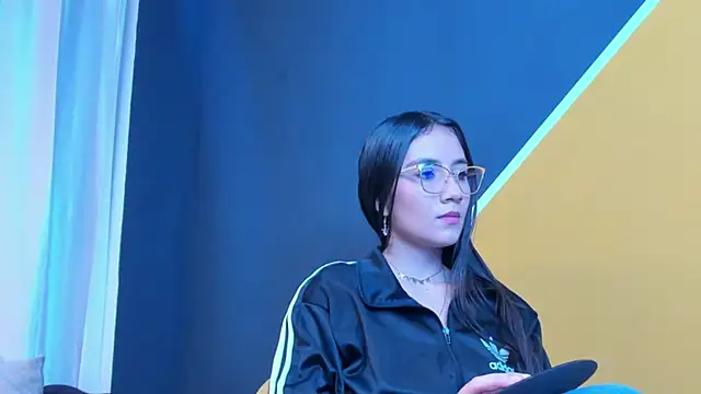 Vaiolletcooper online show from April 2026 01:52:02 PM