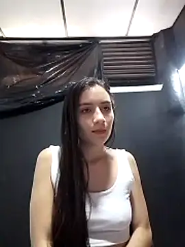 Vaiolletcooper online show from April 2026 03:30:01 PM