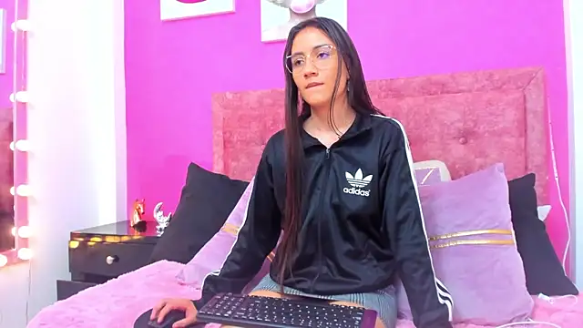 Vaiolletcooper online show from March 2026 03:40:01 PM