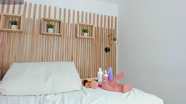 serena foxx  online show from April 2026 11:28:02 AM