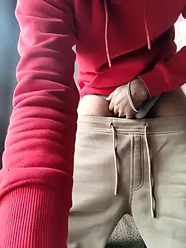 Snapshot of newtube0 chatting on February 2026 05:05:01 AM newtube0 online show from February 2026 05:05:01 AM