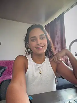 Snapshot of LunaHeat chatting on February 2026 05:02:02 PM LunaHeat online show from February 2026 05:02:02 PM