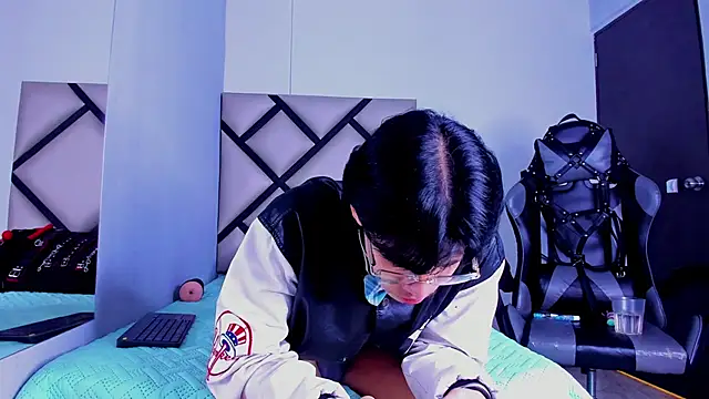 Snapshot of Bennet-Gray chatting on February 2026 05:16:02 AM Bennet-Gray online show from February 2026 05:16:02 AM