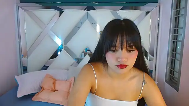 Kaytlin James online show from March 2026 12:01:01 PM