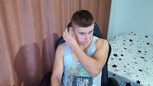 Snapshot of TodMusclePower9 chatting on February 2026 04:52:02 AM TodMusclePower9 online show from February 2026 04:52:02 AM