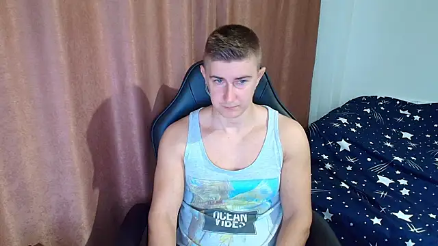 Snapshot of TodMusclePower9 chatting on February 2026 04:18:02 AM TodMusclePower9 online show from February 2026 04:18:02 AM