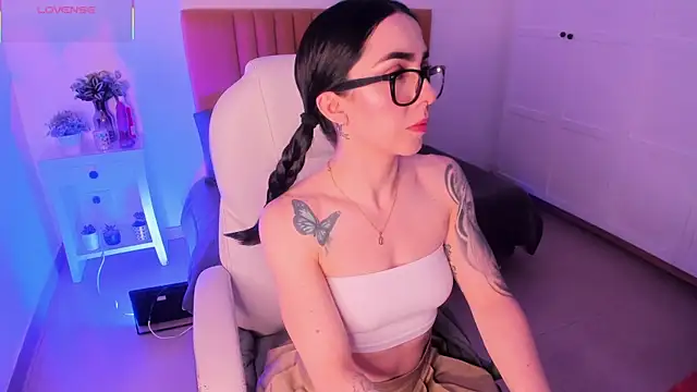 Luna tagliaferri online show from May 2026 01:03:01 PM