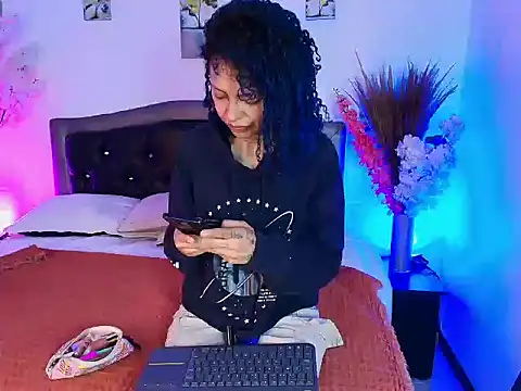 Snapshot of HannahBlue_ chatting on February 2026 12:38:02 PM HannahBlue online show from February 2026 12:38:02 PM