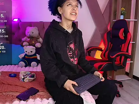 Snapshot of HannahBlue_ chatting on February 2026 12:16:02 PM HannahBlue online show from February 2026 12:16:02 PM