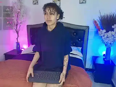 Snapshot of HannahBlue_ chatting on February 2026 12:15:02 PM HannahBlue online show from February 2026 12:15:02 PM