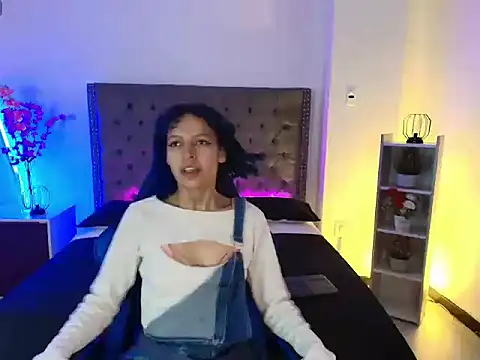 Snapshot of HannahBlue_ chatting on February 2026 12:28:01 PM HannahBlue online show from February 2026 12:28:01 PM