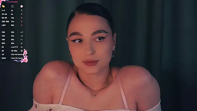 Snapshot of ZofiaSoshnik chatting on April 2026 07:37:02 AM ZofiaSoshnik online show from April 2026 07:37:02 AM