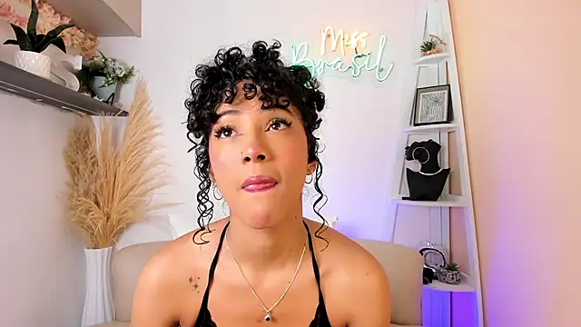 Snapshot of missbrasil chatting on June 2026 12:57:01 PM missbrasil online show from June 2026 12:57:01 PM