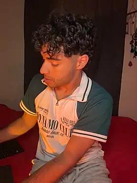 Snapshot of its_alejandro27 chatting on February 2026 01:13:01 AM its alejandro27 online show from February 2026 01:13:01 AM