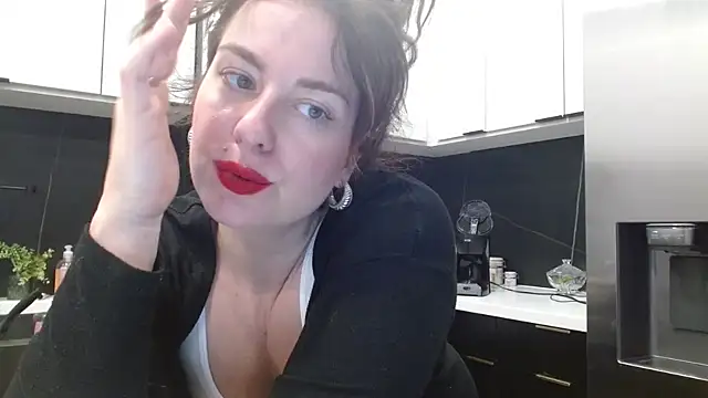 HazelSkyesChat online show from April 2026 10:35:01 PM