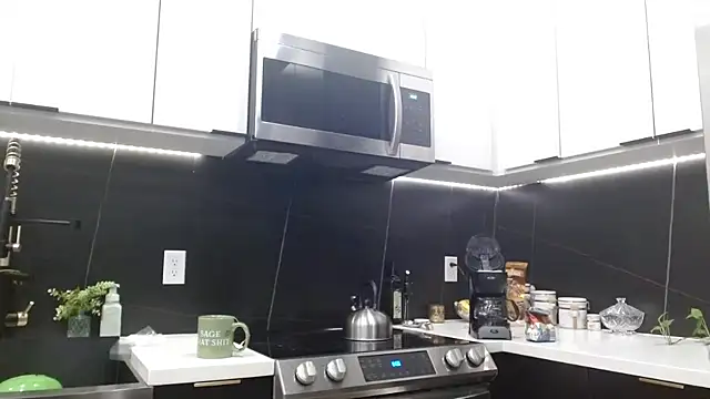 HazelSkyesChat online show from April 2026 01:02:01 PM