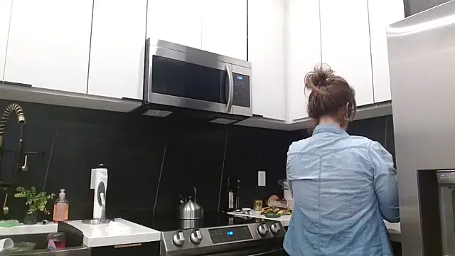 HazelSkyesChat online show from April 2026 04:22:02 PM