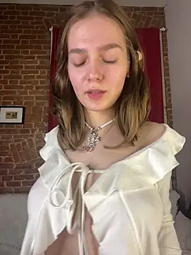 MyKittySayMeow online show from April 2026 10:16:01 PM
