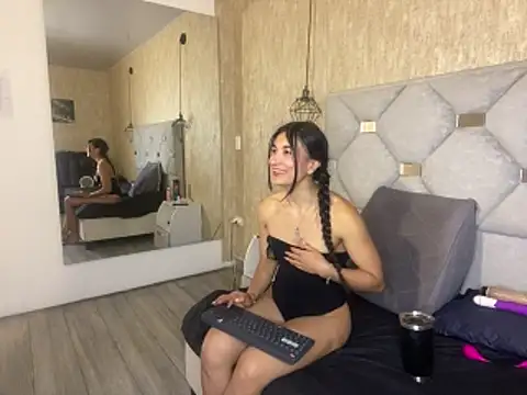 Snapshot of sweetsensations chatting on April 2026 05:16:02 PM sweetsensations online show from April 2026 05:16:02 PM