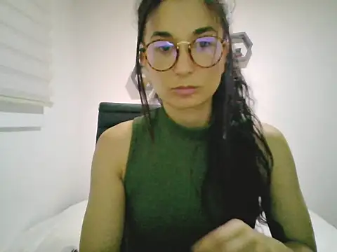 Snapshot of sweetsensations chatting on April 2026 12:04:01 AM sweetsensations online show from April 2026 12:04:01 AM