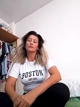 wessAndSandri online show from April 2026 07:49:01 PM