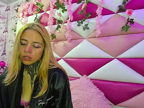 Dakota Angell  online show from February 2026 03:05:02 AM