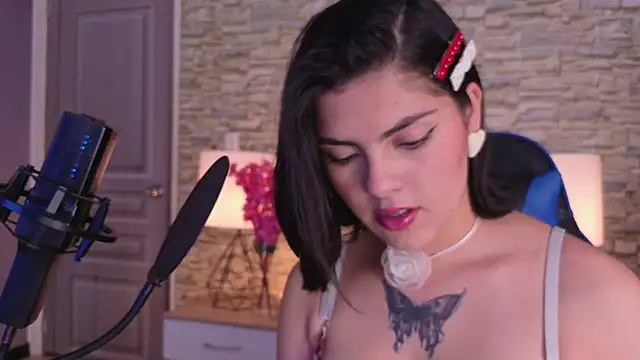butterflyx39 online show from May 2026 07:01:01 PM