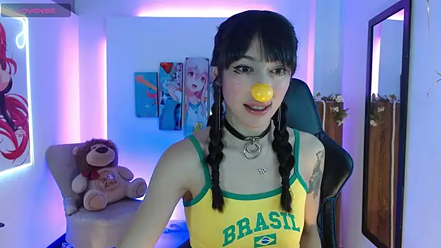 Snapshot of FIORELLA_L chatting on February 2026 12:05:01 PM FIORELLA L online show from February 2026 12:05:01 PM