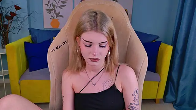 ScarletBlackwood online show from April 2026 04:58:02 AM