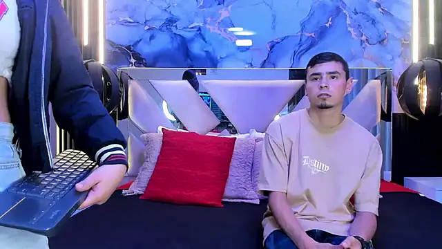 ChloeandAdam online show from March 2026 04:01:02 AM