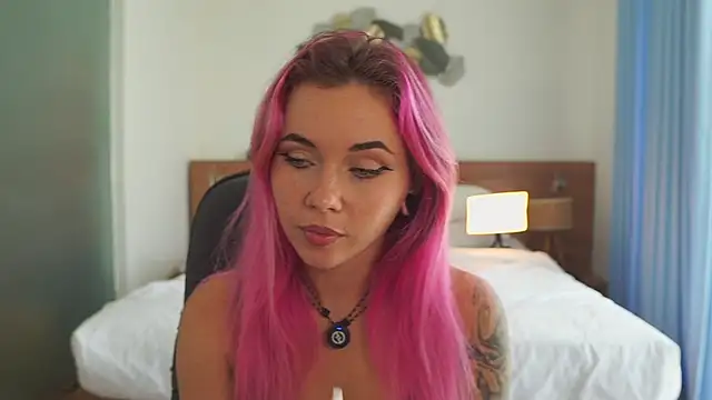 Snapshot of Sarah_Pink chatting on December 2025 02:27:01 AM Sarah Pink online show from December 2025 02:27:01 AM